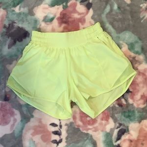 Lululemon Hotty Hot Low-Rise Lined Short 4" size 2
